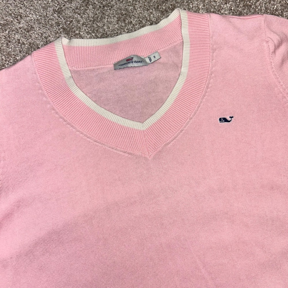 Vineyard Vines Women Small Pink V-Neck Sweater Ivory Trim Whale Logo Pullover